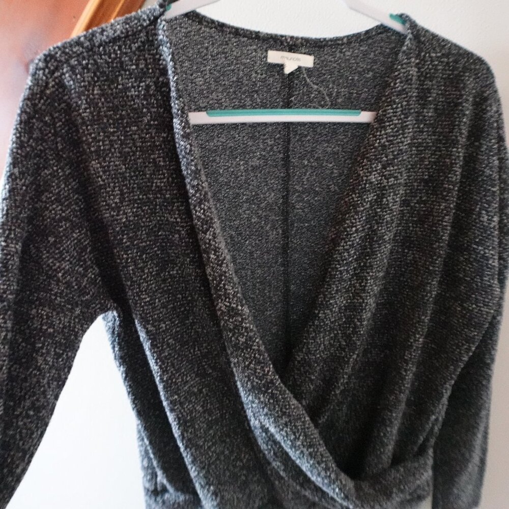 Mauricrs Black And White Deep V Neck Plunge Lightweight Long Sleeved Top